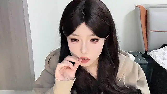 Snapshot of Q-ing chatting on 24, 2, 2025 Q-ing online show from 24, 2, 2025