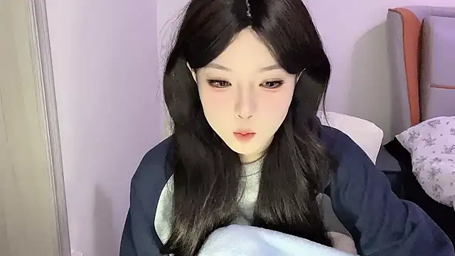 Snapshot of Q-ing chatting on 5, 3, 2025 Q-ing online show from 5, 3, 2025