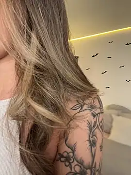 Snapshot of AmmyCollinsW chatting on 8, 11, 2025 AmmyCollinsW online show from 8, 11, 2025