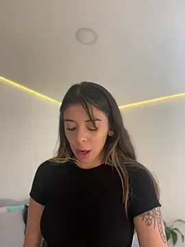 AmmyCollinsW online show from 4, 3, 2026