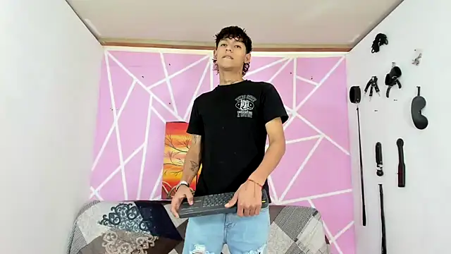 Snapshot of Fresahot2005 chatting on 26, 1, 2025 Fresahot2005 online show from 26, 1, 2025