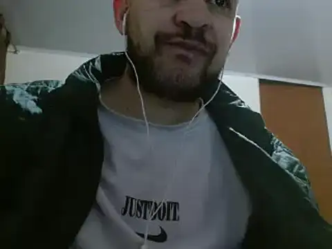 camiloking1720 online show from 8, 2, 2025