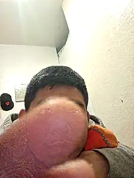 Snapshot of uziel2345 chatting on 16, 4, 2026 uziel2345 online show from 16, 4, 2026