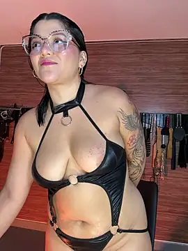 Snapshot of yey_bdsm chatting on 1, 5, 2026 yey bdsm online show from 1, 5, 2026