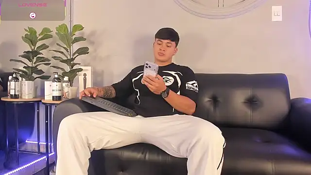 Cristopher strong online show from 9, 4, 2026