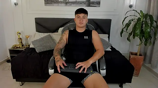 Snapshot of Cristopher_strong chatting on 13, 5, 2026 Cristopher strong online show from 13, 5, 2026