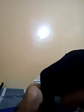 Snapshot of Bisex_activ19 chatting on 8, 1, 2025 Bisex activ19 online show from 8, 1, 2025