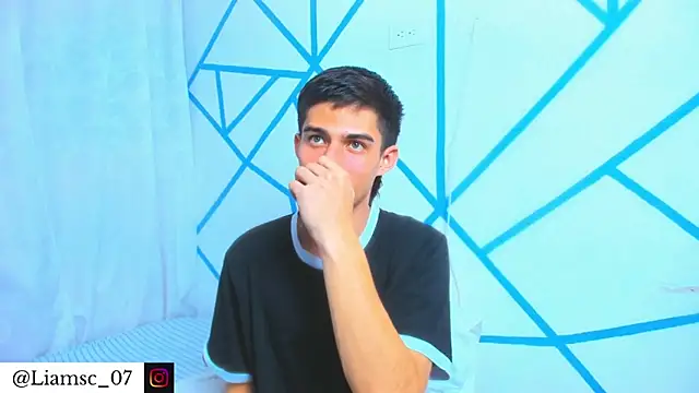 Snapshot of liam_scott77 chatting on 11, 11, 2025 liam scott77 online show from 11, 11, 2025