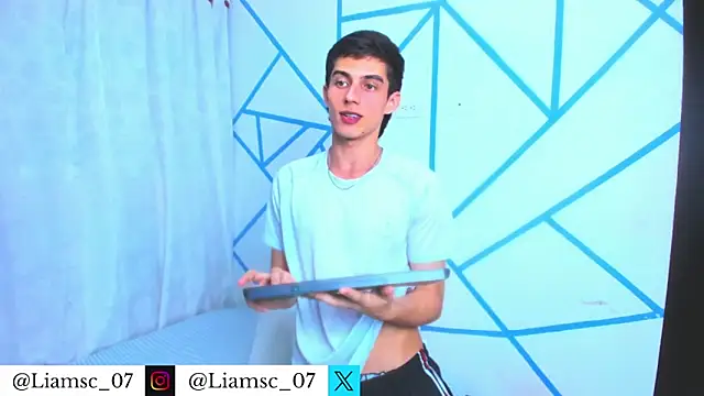 Snapshot of liam_scott77 chatting on 24, 11, 2025 liam scott77 online show from 24, 11, 2025