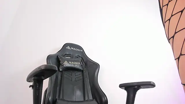 selena robertss  online show from 18, 10, 2025