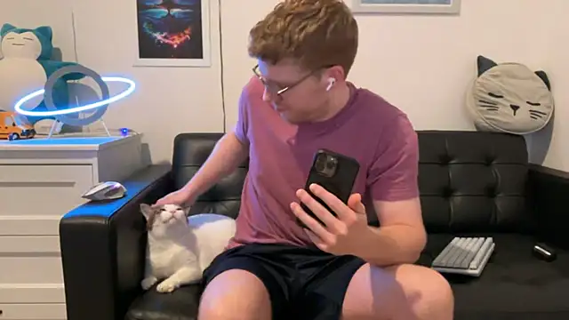 Snapshot of BlueEyedTallGuy94 chatting on 19, 12, 2024 BlueEyedTallGuy94 online show from 19, 12, 2024