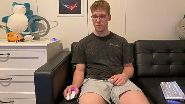 Snapshot of BlueEyedTallGuy94 chatting on 24, 12, 2024 BlueEyedTallGuy94 online show from 24, 12, 2024