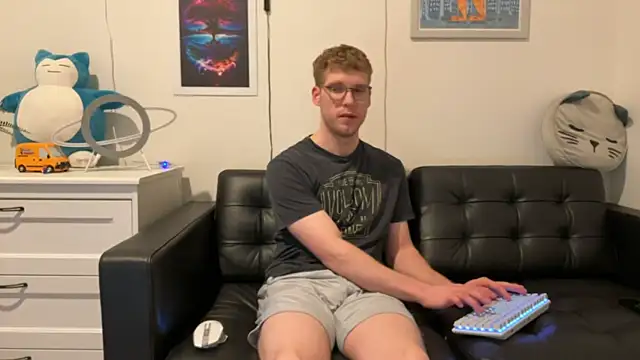 Snapshot of BlueEyedTallGuy94 chatting on 31, 12, 2024 BlueEyedTallGuy94 online show from 31, 12, 2024