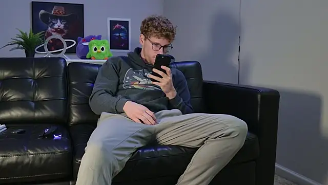 Snapshot of BlueEyedTallGuy94 chatting on 11, 10, 2025 BlueEyedTallGuy94 online show from 11, 10, 2025