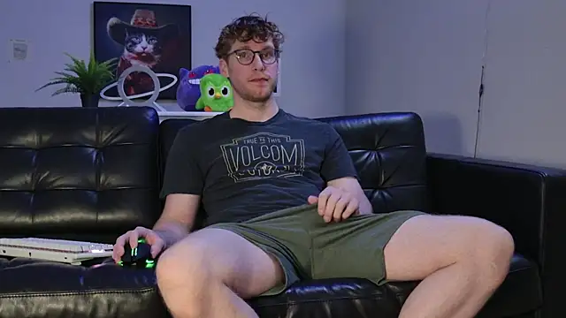 Snapshot of BlueEyedTallGuy94 chatting on 28, 10, 2025 BlueEyedTallGuy94 online show from 28, 10, 2025