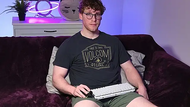 BlueEyedTallGuy94 online show from 18, 11, 2025