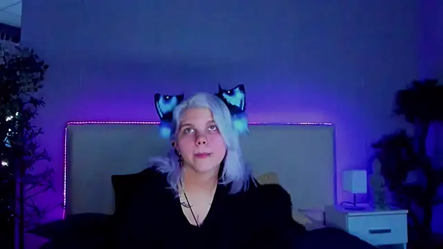 JoannLowe online show from 31, 1, 2025