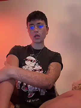 Ashley Chriss online show from 5, 1, 2025