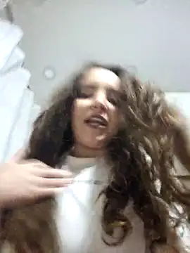 Snapshot of LineaDemie chatting on 17, 10, 2025 LineaDemie online show from 17, 10, 2025