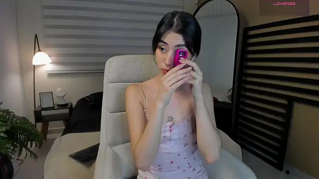 Catyloves online show from 11, 4, 2026