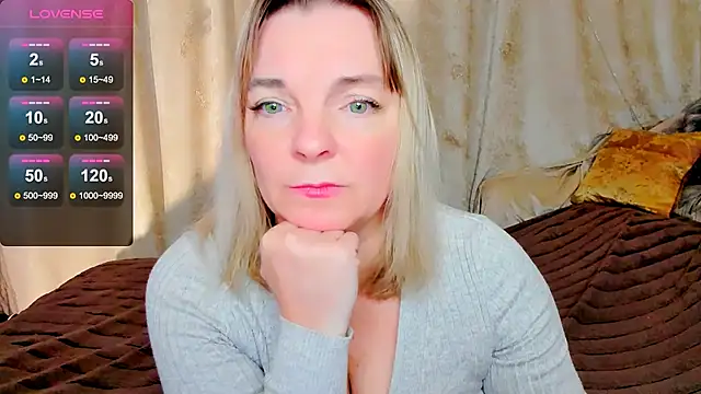 Snapshot of Regina__blue chatting on 21, 10, 2025 Regina  blue online show from 21, 10, 2025