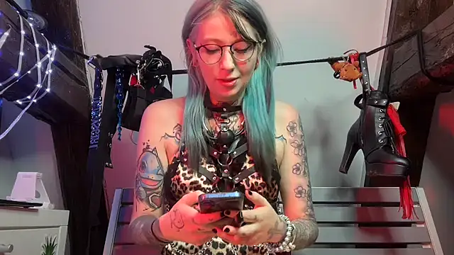 coyemoo online show from 8, 11, 2025