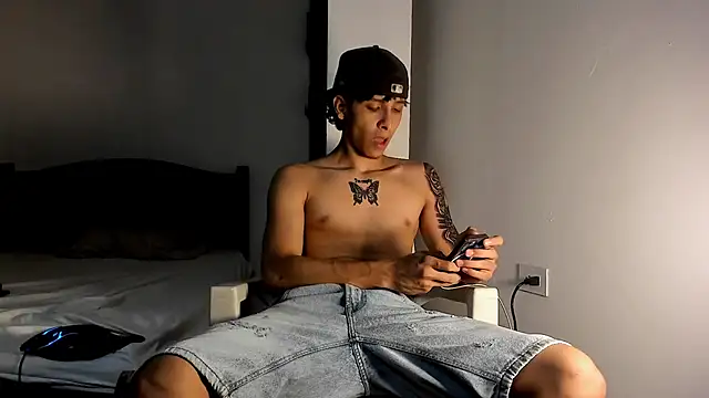 Snapshot of Snakebutterfly chatting on 9, 1, 2025 Snakebutterfly online show from 9, 1, 2025