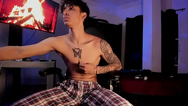 Snapshot of Snakebutterfly chatting on 8, 2, 2025 Snakebutterfly online show from 8, 2, 2025