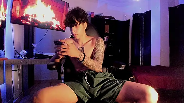 Snapshot of Snakebutterfly chatting on 13, 2, 2025 Snakebutterfly online show from 13, 2, 2025