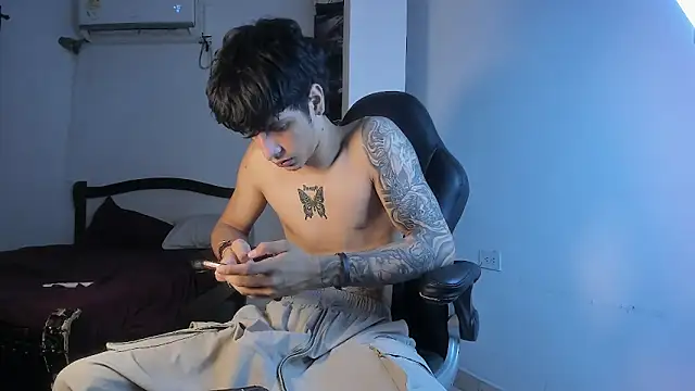 Snapshot of Snakebutterfly chatting on 12, 9, 2025 Snakebutterfly online show from 12, 9, 2025