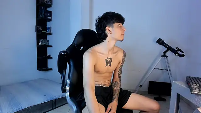 Snapshot of Snakebutterfly chatting on 17, 10, 2025 Snakebutterfly online show from 17, 10, 2025