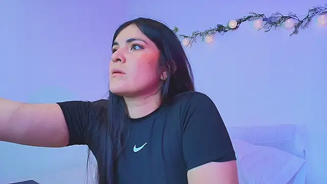 Amara vega online show from 17, 4, 2026