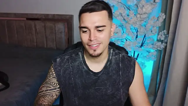 Snapshot of Axel_Big_cock chatting on 25, 7, 2026 Axel Big cock online show from 25, 7, 2026