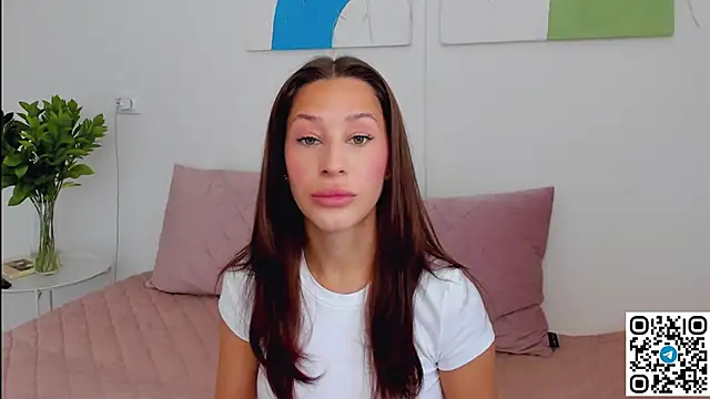 Snapshot of SelenaRousey chatting on 24, 5, 2026 SelenaRousey online show from 24, 5, 2026