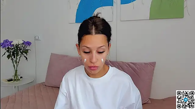 Snapshot of SelenaRousey chatting on 29, 5, 2026 SelenaRousey online show from 29, 5, 2026