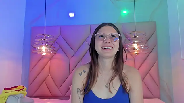 Snapshot of AngelaaCute_ chatting on 17, 6, 2026 AngelaaCute online show from 17, 6, 2026