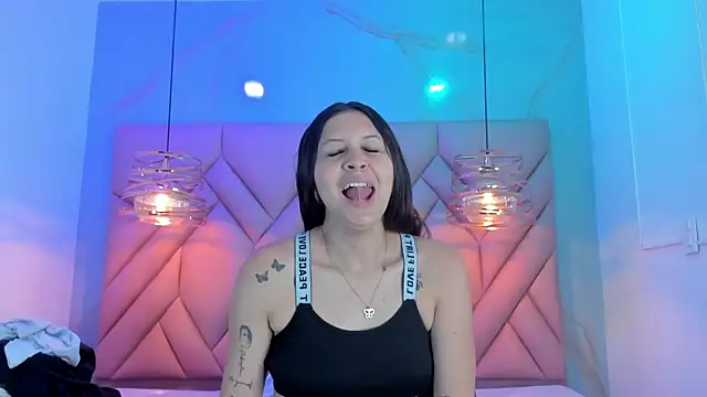 Snapshot of AngelaaCute_ chatting on 25, 6, 2026 AngelaaCute online show from 25, 6, 2026