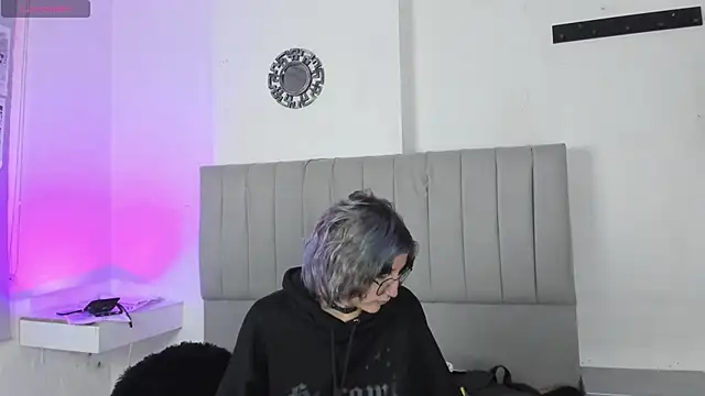 SukiFuyu  online show from 24, 2, 2025