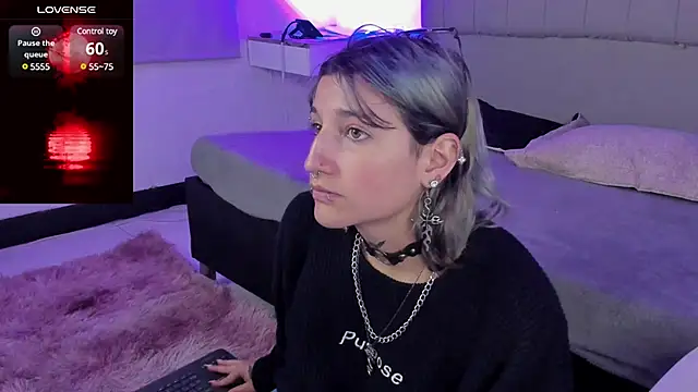 SukiFuyu  online show from 19, 3, 2025