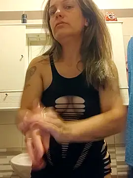 Snapshot of Dark_Angel_22 chatting on 3, 10, 2025 Dark Angel 22 online show from 3, 10, 2025