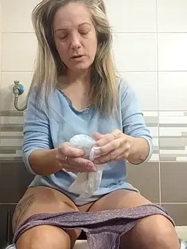 Snapshot of Dark_Angel_22 chatting on 8, 11, 2025 Dark Angel 22 online show from 8, 11, 2025