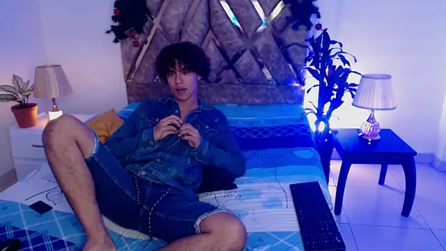 Snapshot of nickolas_moon chatting on 16, 12, 2024 nickolas moon online show from 16, 12, 2024