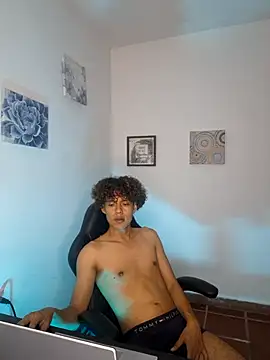 Snapshot of nickolas_moon chatting on 26, 12, 2024 nickolas moon online show from 26, 12, 2024