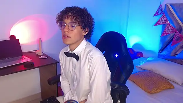 Snapshot of nickolas_moon chatting on 18, 2, 2025 nickolas moon online show from 18, 2, 2025