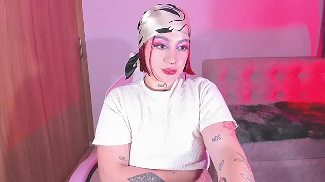 Snapshot of annika_taylor chatting on 19, 2, 2025 annika taylor online show from 19, 2, 2025