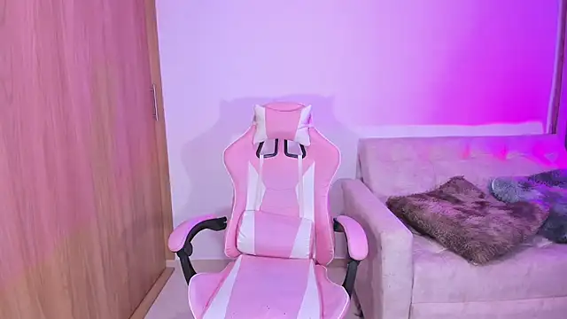 Snapshot of annika_taylor chatting on 22, 2, 2025 annika taylor online show from 22, 2, 2025