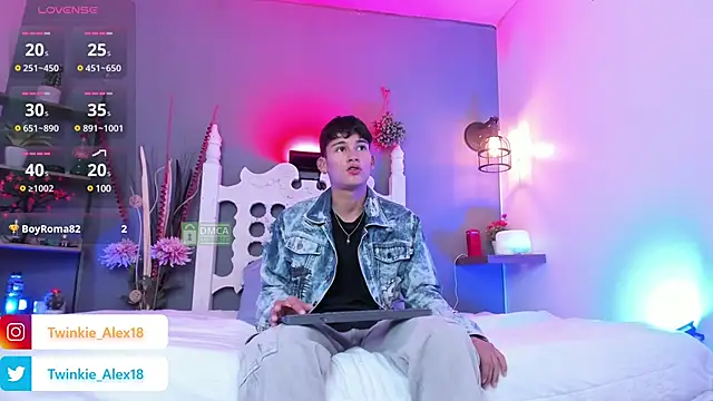 Twinkie-Alex18 online show from 27, 2, 2025