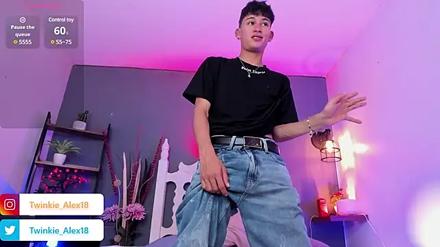 Twinkie-Alex18 online show from 4, 3, 2025