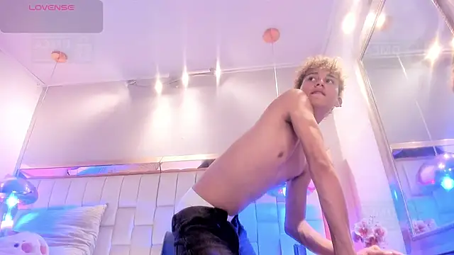 Twinkie-Alex18 online show from 29, 9, 2025