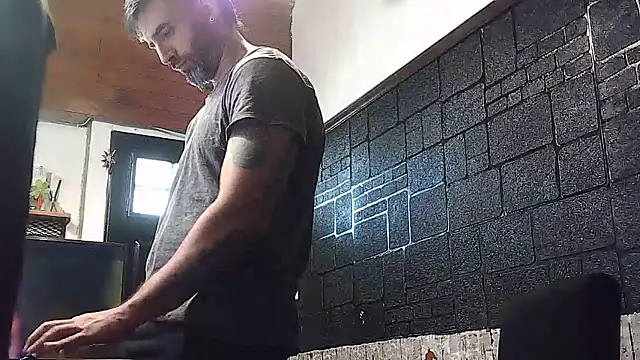 ozzypsico13 online show from 8, 12, 2024